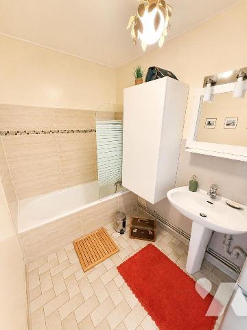EXCLUSIVITÉ - À quelques pas de la plage / Appartement T2  / Rochebonne

Dans l'un des quarti...