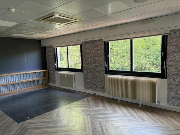 BUREAUX FONCTIONNELS DE 337 M² À VENDRE À NIORT