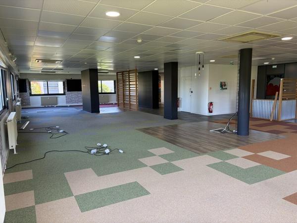 BUREAUX FONCTIONNELS DE 337 M² À VENDRE À NIORT