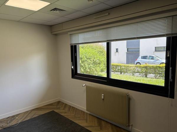 BUREAUX FONCTIONNELS DE 337 M² À VENDRE À NIORT