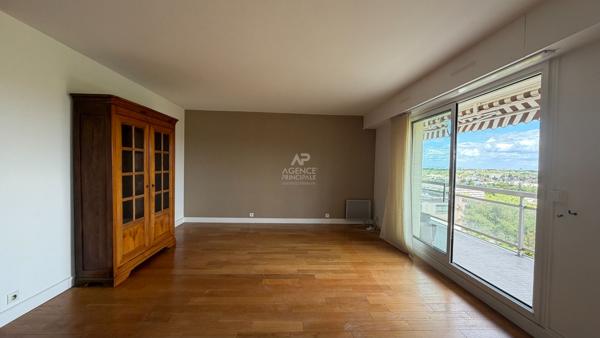 Appartement 5 pièces Proche RER A SAINT GERMAIN EN LAYE Loyer 2 400 €/mois charges comprises **  - Référence  18565