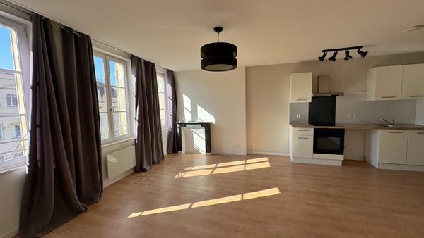 NIORT - Hyper centre-ville - Un appartement T1 bis de 51.2m²