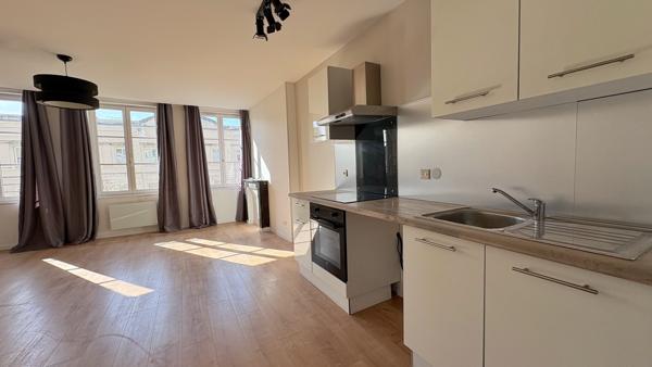 NIORT - Hyper centre-ville - Un appartement T1 bis de 51.2m²