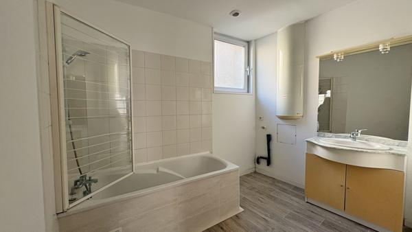 NIORT - Hyper centre-ville - Un appartement T1 bis de 51.2m²
