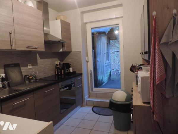 INVESTISSEURS. MAISON AVEC 3 APPARTEMENTS LOUER