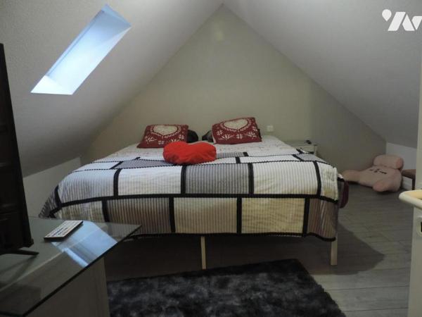 INVESTISSEURS. MAISON AVEC 3 APPARTEMENTS LOUER