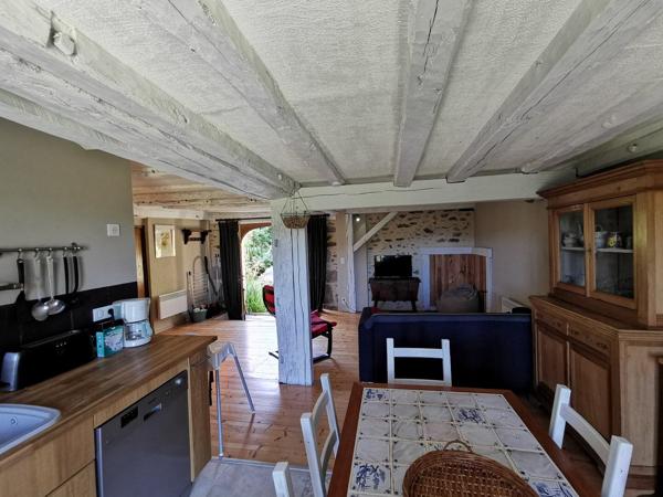 Grande longère rénovée (4 habitations) sur 5 ha. Figeac