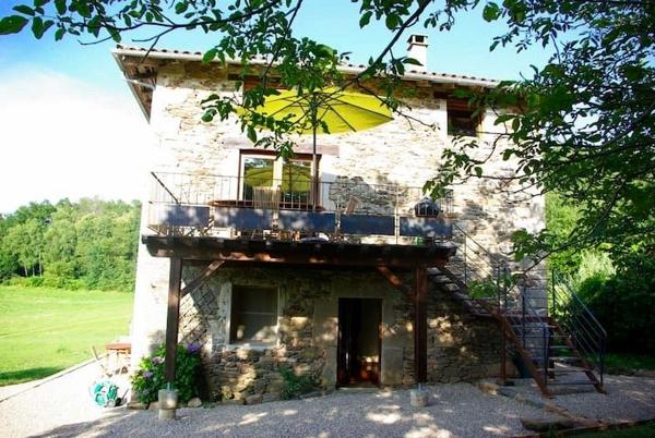 Grande longère rénovée (4 habitations) sur 5 ha. Figeac