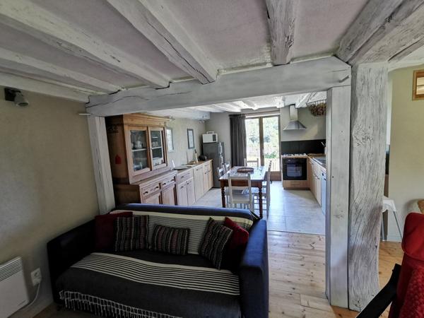 Grande longère rénovée (4 habitations) sur 5 ha. Figeac
