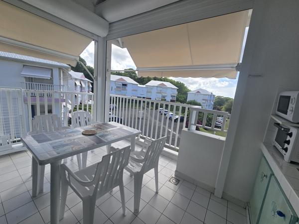 Appartement à louer 750 € CC LE MOULE 1 pièce 27 m² DPE E