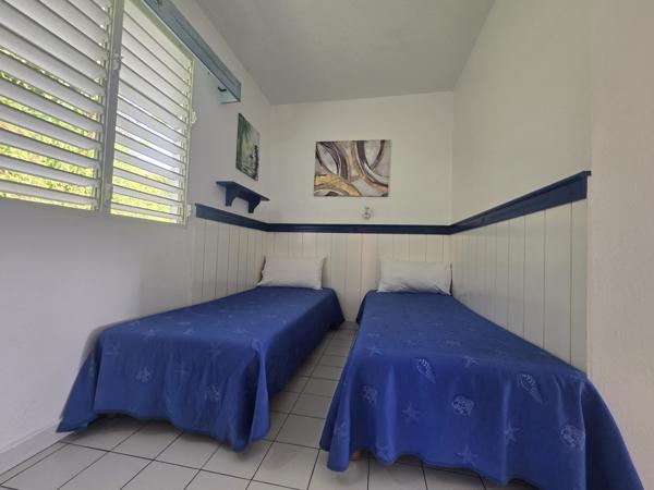 Appartement à louer 750 € CC LE MOULE 1 pièce 27 m² DPE E