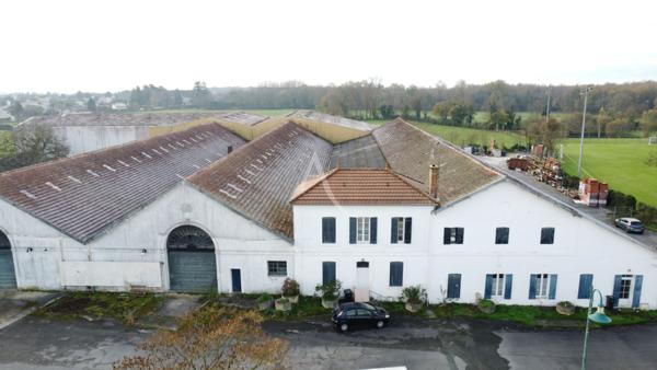 A vendre Entrepôt / local industriel centre bourg de GEMOZAC de 6359.99 m2