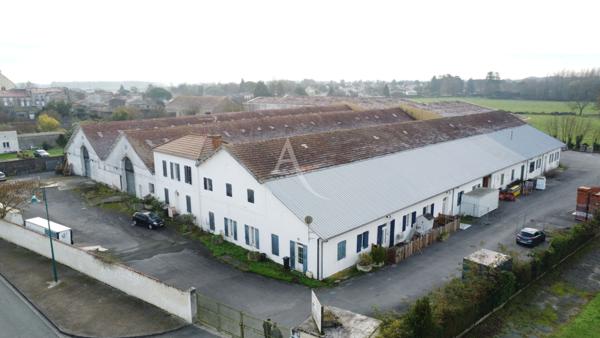 A vendre Entrepôt / local industriel centre bourg de GEMOZAC de 6359.99 m2