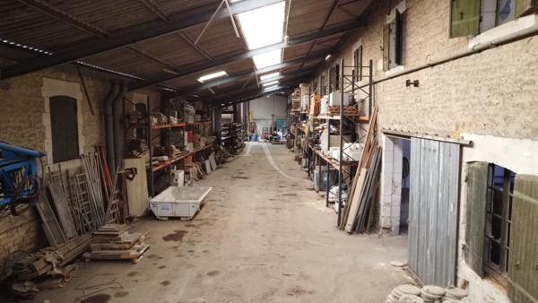 A vendre Entrepôt / local industriel centre bourg de GEMOZAC de 6359.99 m2