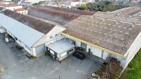 A vendre Entrepôt / local industriel centre bourg de GEMOZAC de 6359.99 m2