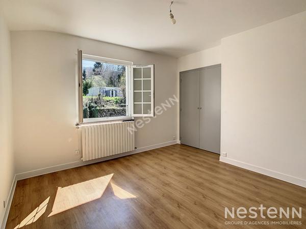 Type 4 de 86 m², entièrement rénové, entre la maison mitoyenne et l'appartement