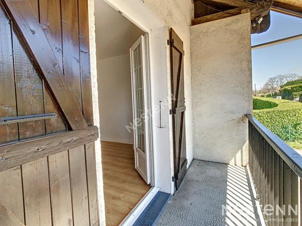 Type 4 de 86 m², entièrement rénové, entre la maison mitoyenne et l'appartement