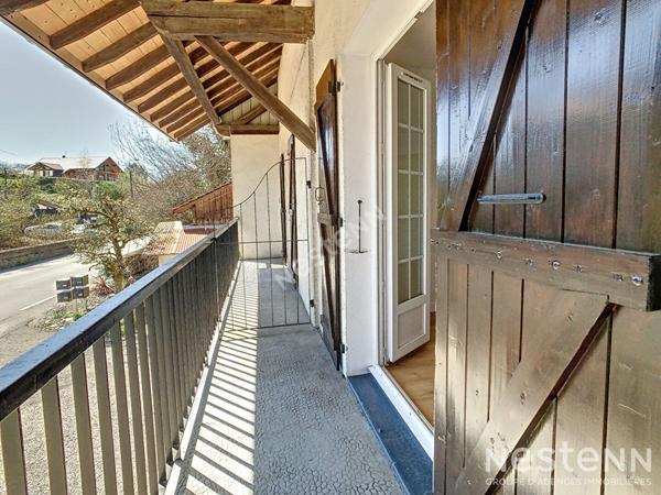 Type 4 de 86 m², entièrement rénové, entre la maison mitoyenne et l'appartement