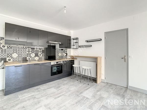 Type 4 de 86 m², entièrement rénové, entre la maison mitoyenne et l'appartement