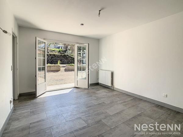 Type 4 de 86 m², entièrement rénové, entre la maison mitoyenne et l'appartement