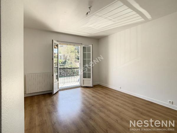 Type 4 de 86 m², entièrement rénové, entre la maison mitoyenne et l'appartement