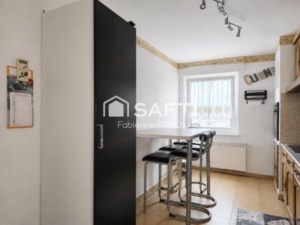 Appartement T3 de 90 m² vendu loué – Balcon – Parking couvert – Cave – Ascenseur