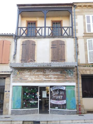 Immeuble commercial de 115 m²