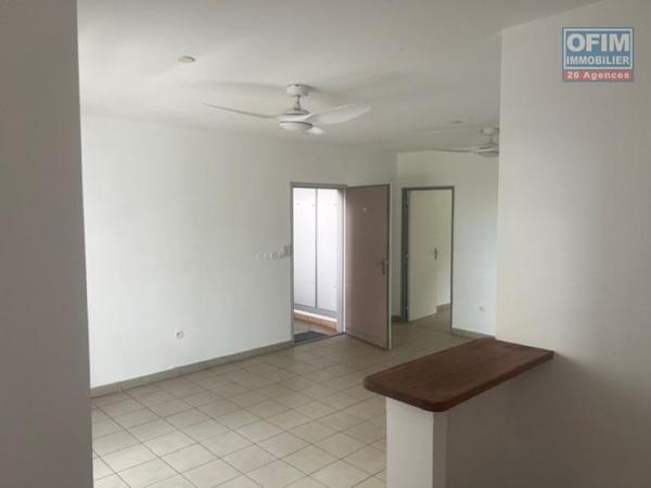 A louer appartement de type T4 dans une petite résidence proche école et petite vue mer