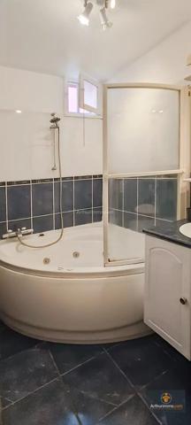 Vente                                                      Appartement
                        
                     5 pièces                      101 m2                     à Bondoufle