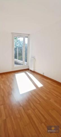 Vente                                                      Appartement
                        
                     5 pièces                      101 m2                     à Bondoufle