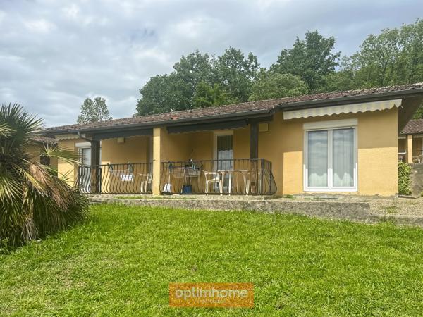 2 PAVILLONS DE PLAIN-PIED COMPOSES DE 4 APPARTEMENTS T2, PARKING ET JARDIN AUTOUR.