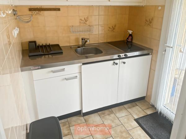 2 PAVILLONS DE PLAIN-PIED COMPOSES DE 4 APPARTEMENTS T2, PARKING ET JARDIN AUTOUR.