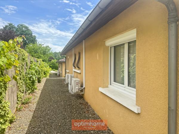 2 PAVILLONS DE PLAIN-PIED COMPOSES DE 4 APPARTEMENTS T2, PARKING ET JARDIN AUTOUR.