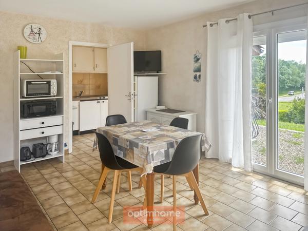 2 PAVILLONS DE PLAIN-PIED COMPOSES DE 4 APPARTEMENTS T2, PARKING ET JARDIN AUTOUR.