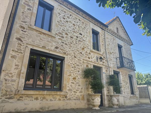 Saint-Vite (47500) Saint Vite Maison en pierre avec 3 chambres, maison des ami et jardin