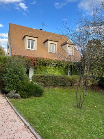 Maison 7 pièce(s) Entre Maisons €1 080 000 ** - Référence 4672