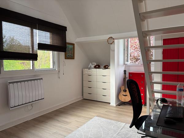 Maison 7 pièce(s) Entre Maisons €1 080 000 ** - Référence 4672