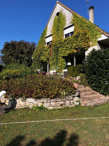 Maison 7 pièce(s) Entre Maisons €1 080 000 ** - Référence 4672