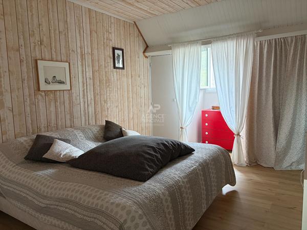 Maison 7 pièce(s) Entre Maisons €1 080 000 ** - Référence 4672