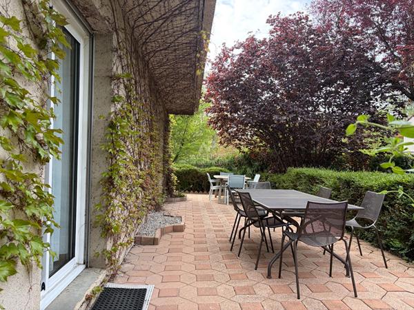 Maison 7 pièce(s) Entre Maisons €1 080 000 ** - Référence 4672