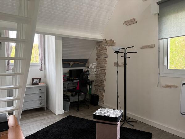 Maison 7 pièce(s) Entre Maisons €1 080 000 ** - Référence 4672