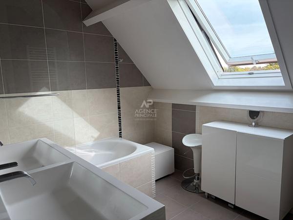 Maison 7 pièce(s) Entre Maisons €1 080 000 ** - Référence 4672