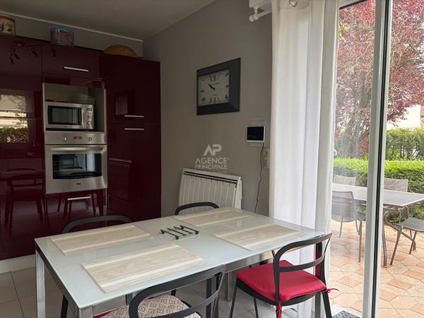 Maison 7 pièce(s) Entre Maisons €1 080 000 ** - Référence 4672