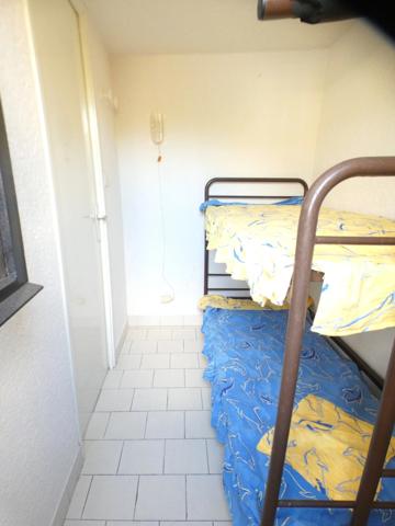 Pinède. Maison cabine mezzanine avec terrasse