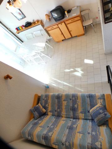 Pinède. Maison cabine mezzanine avec terrasse