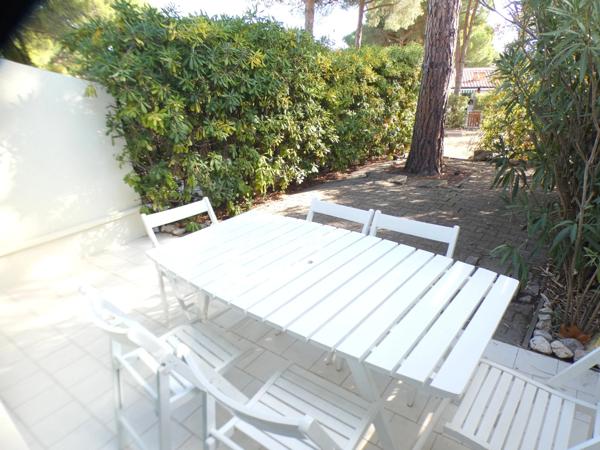 Pinède. Maison cabine mezzanine avec terrasse