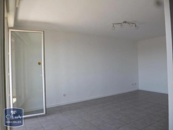 Appartement à louer 3 pièces 59.82m² Nîmes (30900)