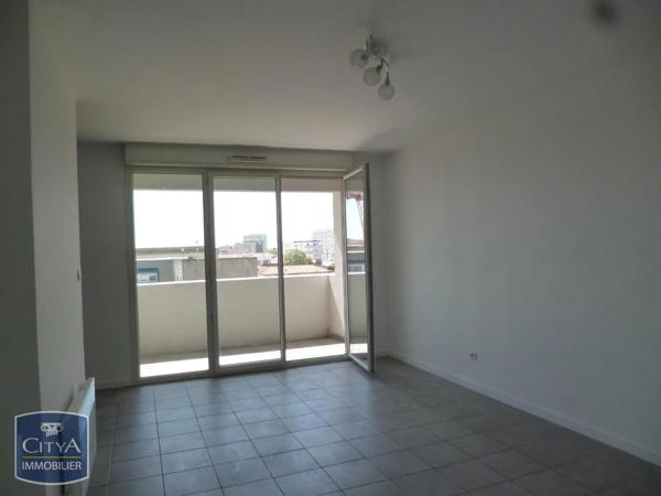 Appartement à louer 3 pièces 59.82m² Nîmes (30900)