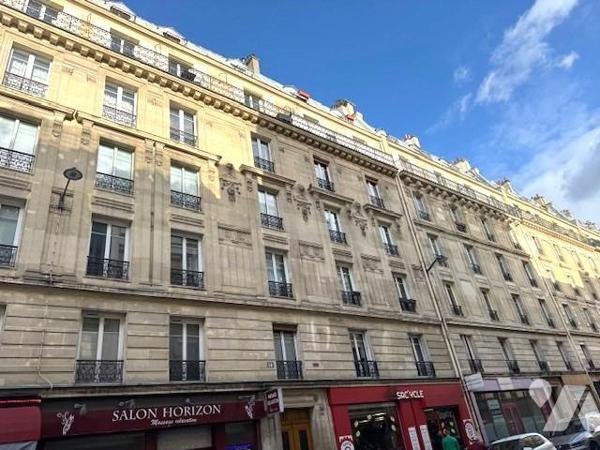 PARIS 11EME - QUARTIER BOULEVARD VOLTAIRE - METRO LIGNE 9. STUDETTE EQUIPEE.  