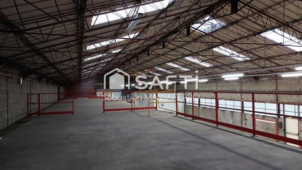 Local industriel avec stockage, atelier et bureaux